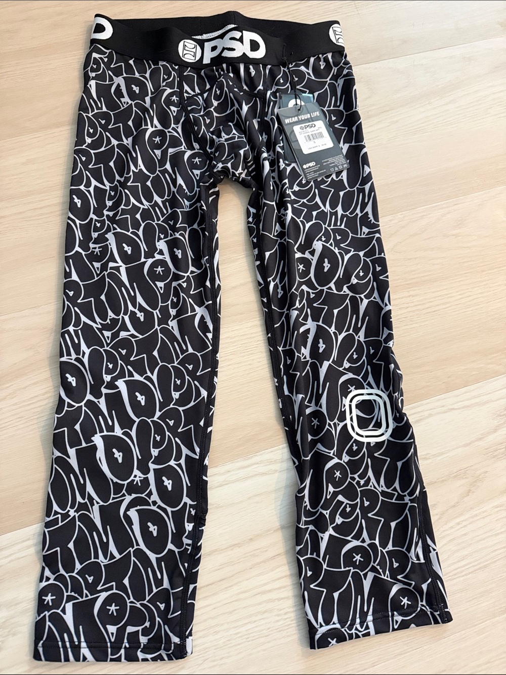 PSD Black & White Graffiti-Print Compression Leggings